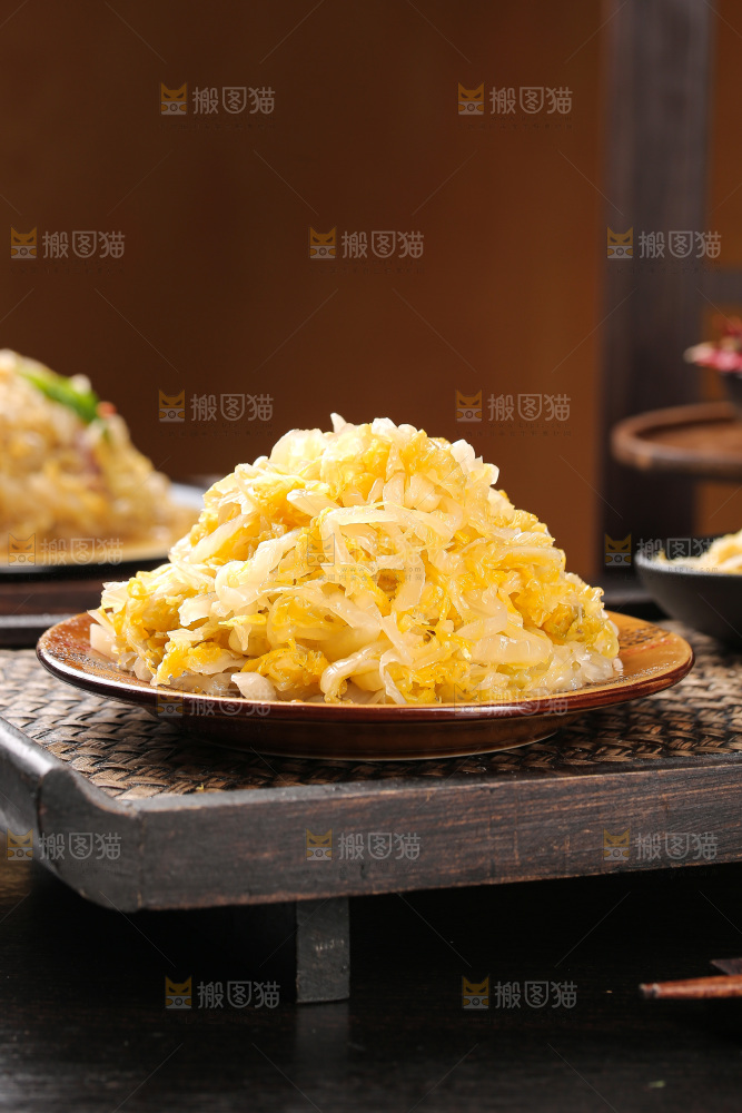 深底上的东北酸菜