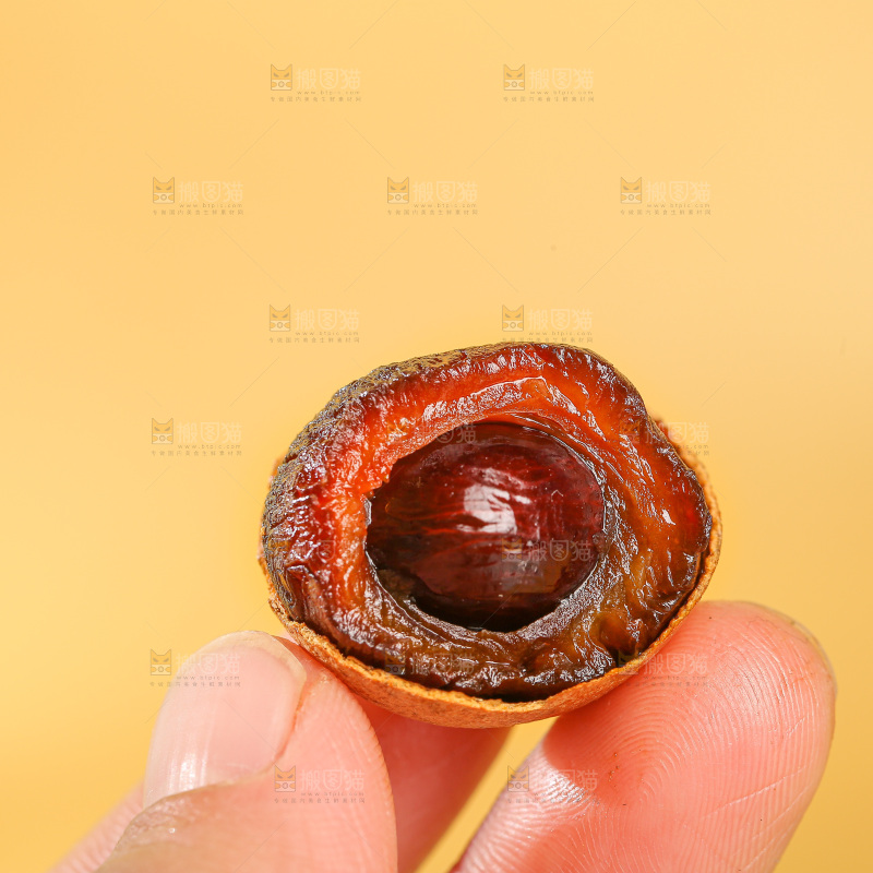 浅底上的桂圆干