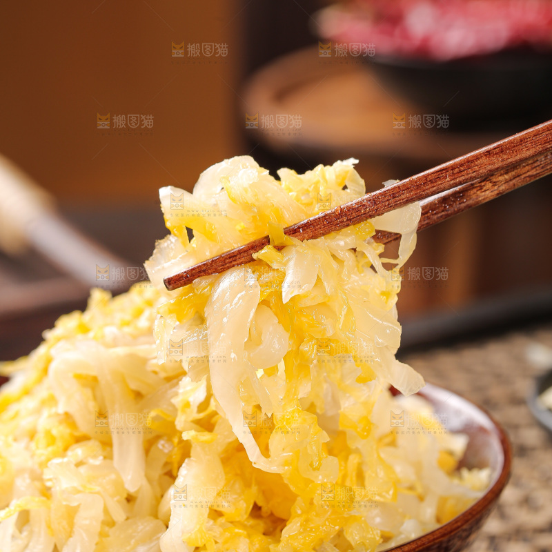 深底上的东北酸菜