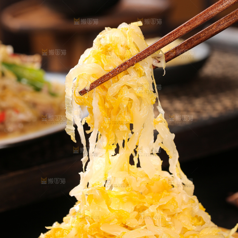 深底上的东北酸菜