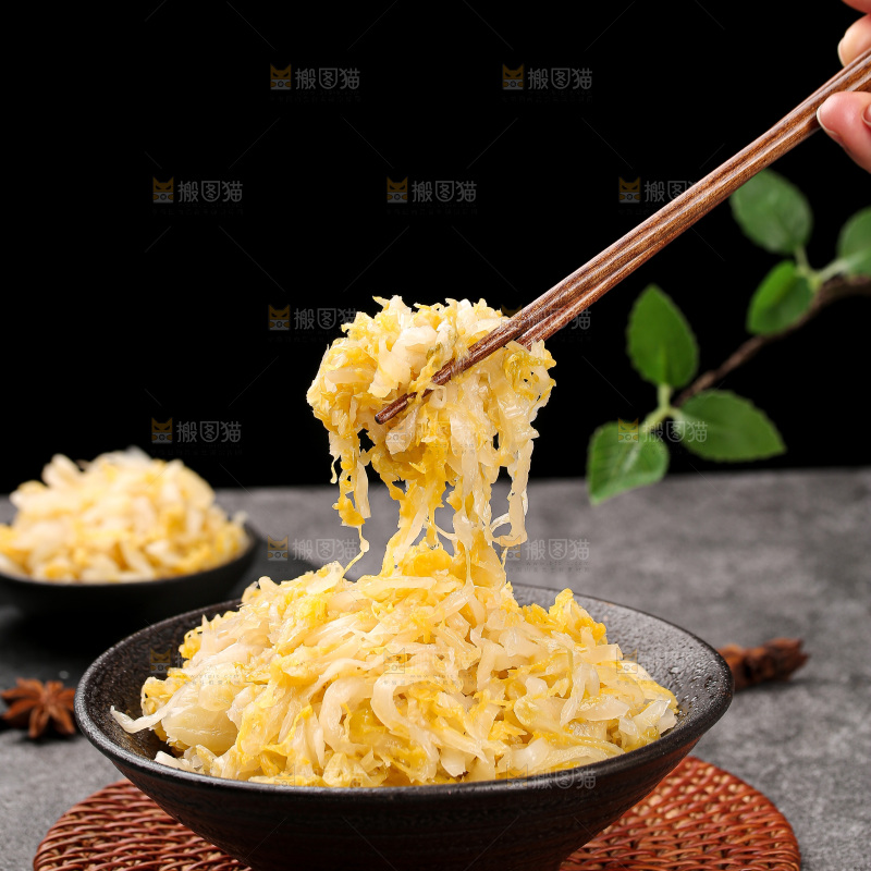 深底上的东北酸菜