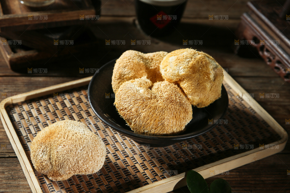 深底上的猴头菇