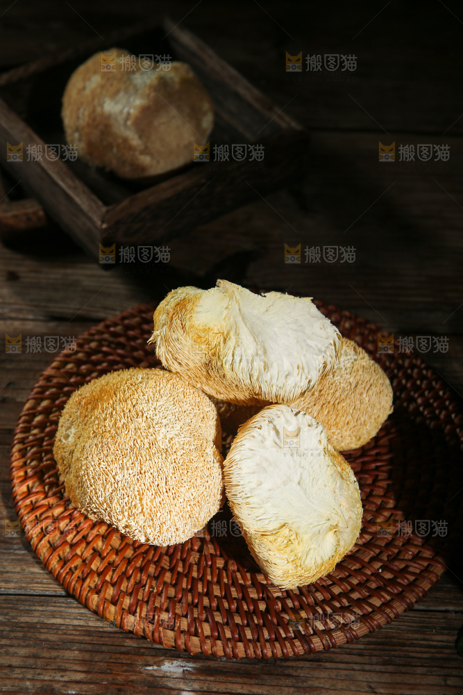 深底上的猴头菇