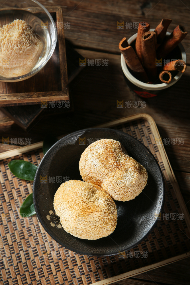 深底上的猴头菇