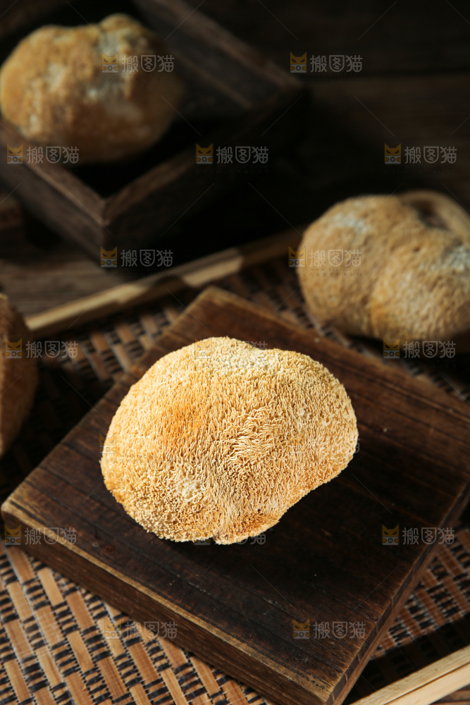 深底上的猴头菇