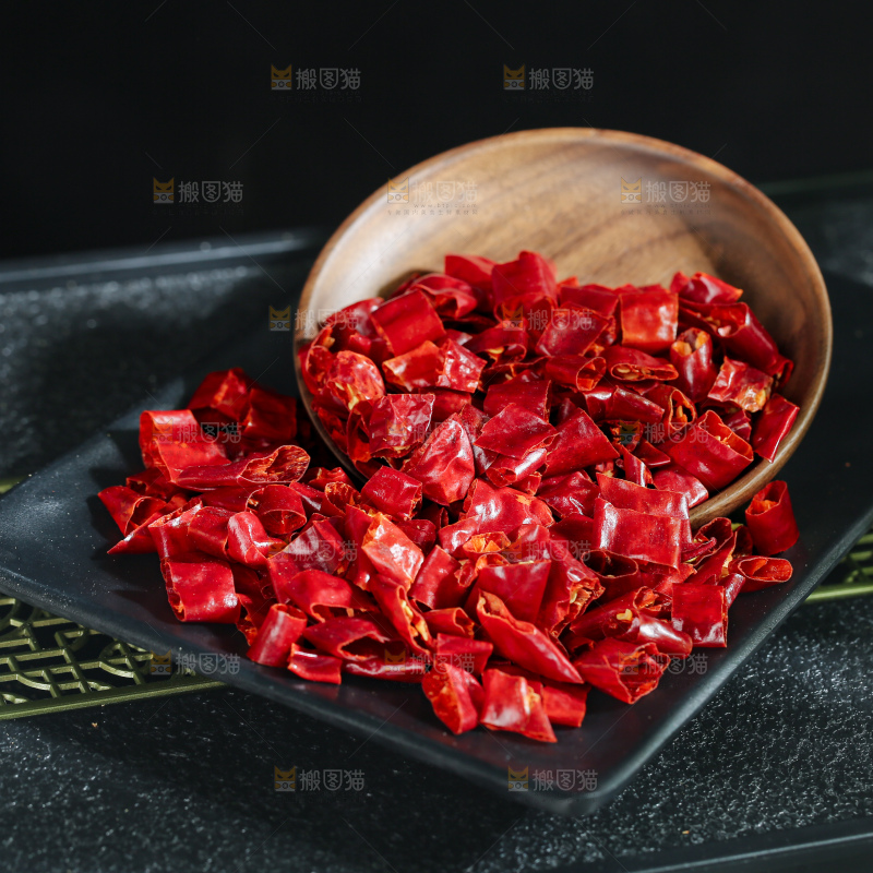 深底上的辣椒段