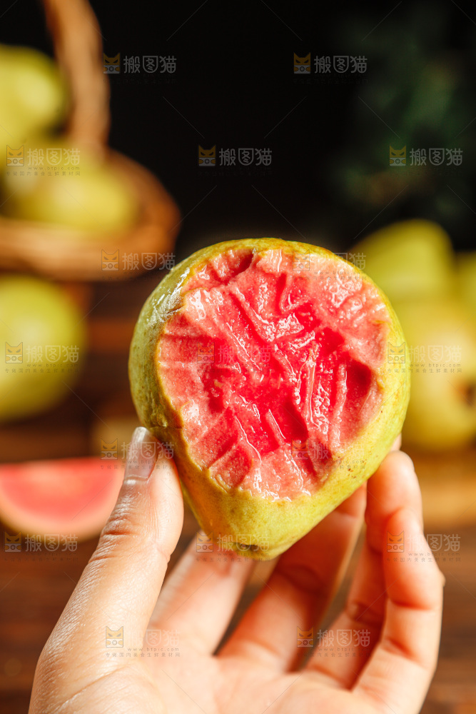 深底上的红心芭乐