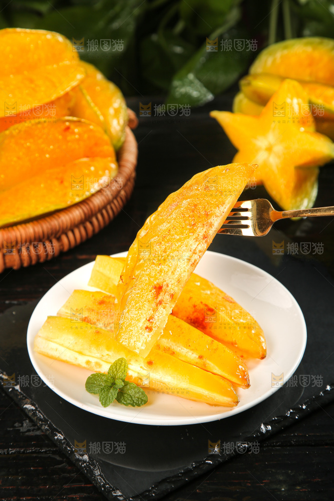 深色底上的杨桃