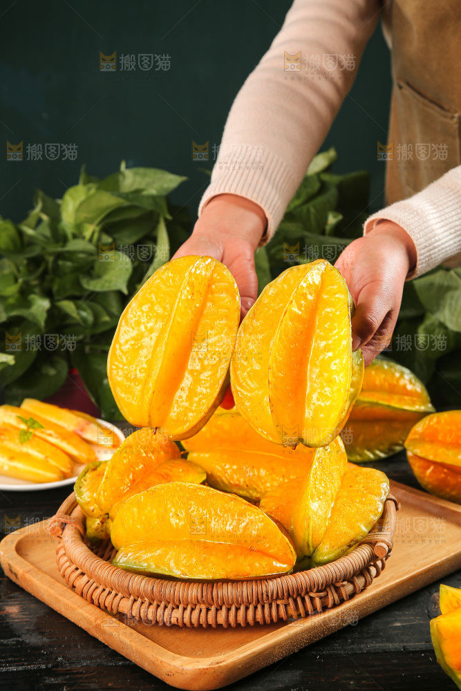 深色底上的杨桃