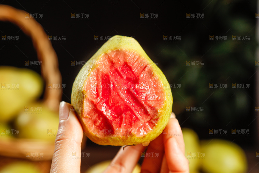 深底上的红心芭乐
