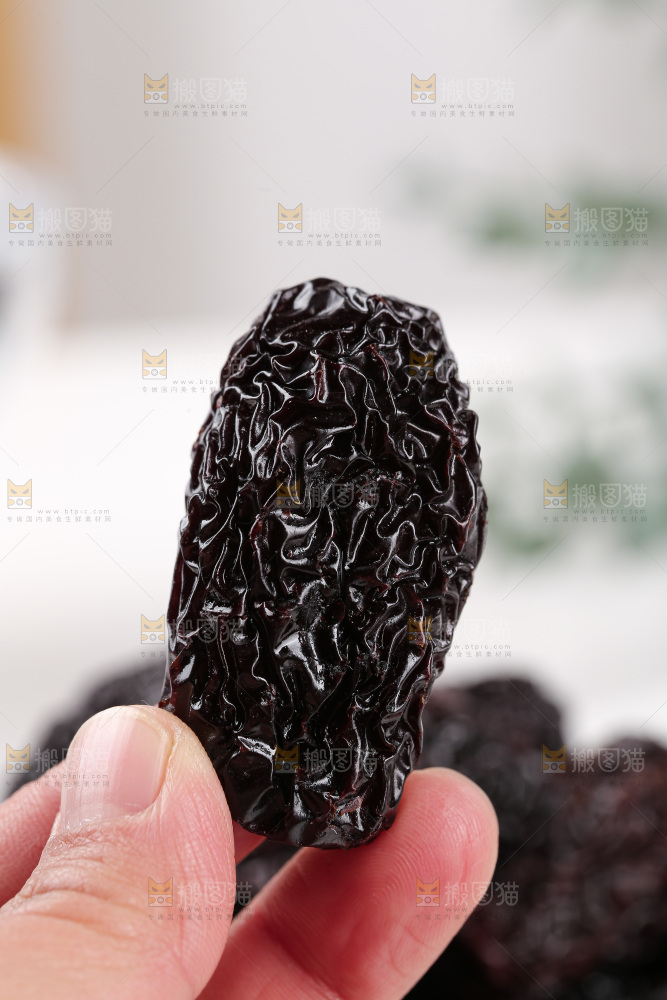 浅底上的黑晶枣