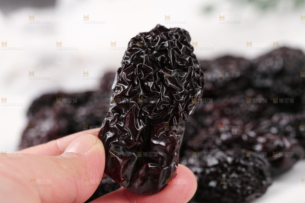浅底上的黑晶枣