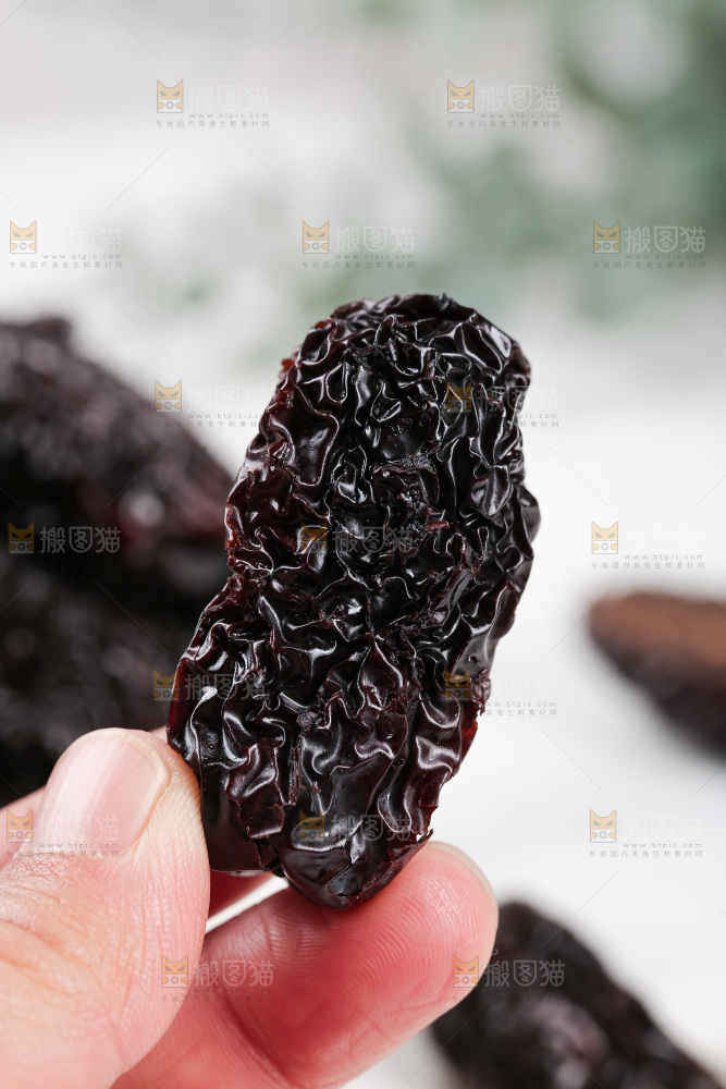 浅底上的黑晶枣