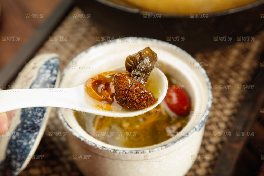 深底上的鸡汤