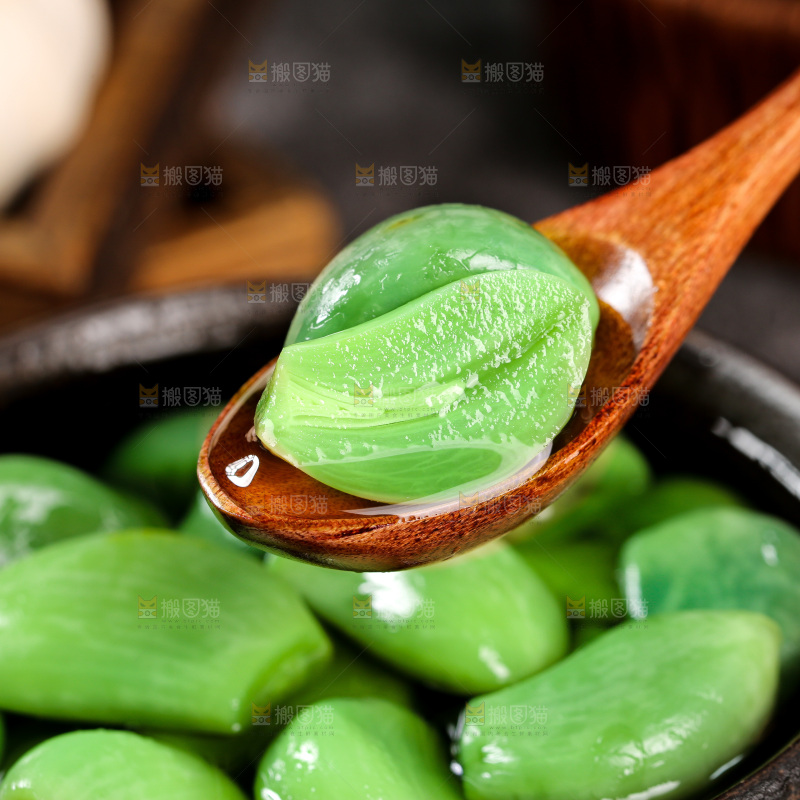 深底上的腊八蒜