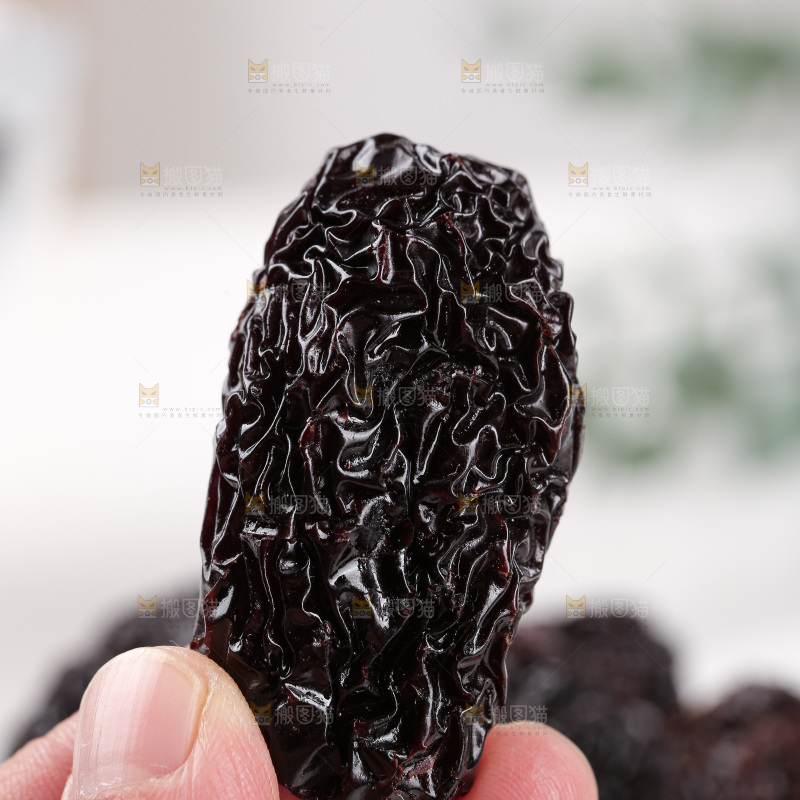浅底上的黑晶枣