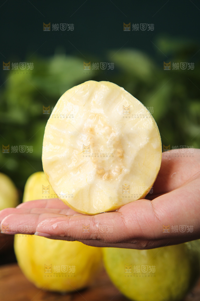 深底上的奶油芭乐
