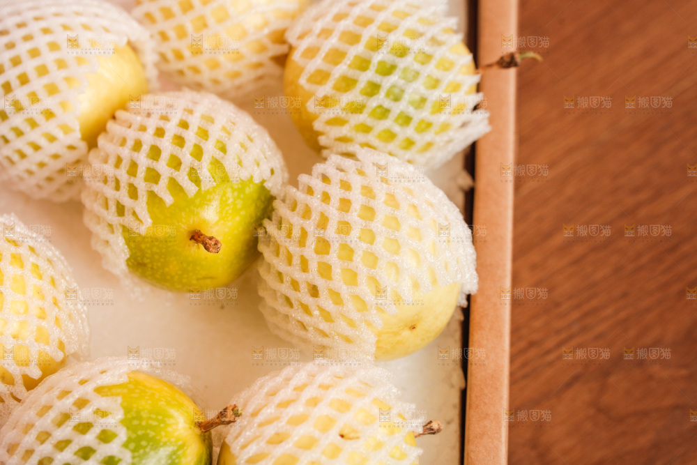 木底上的花皮百香果