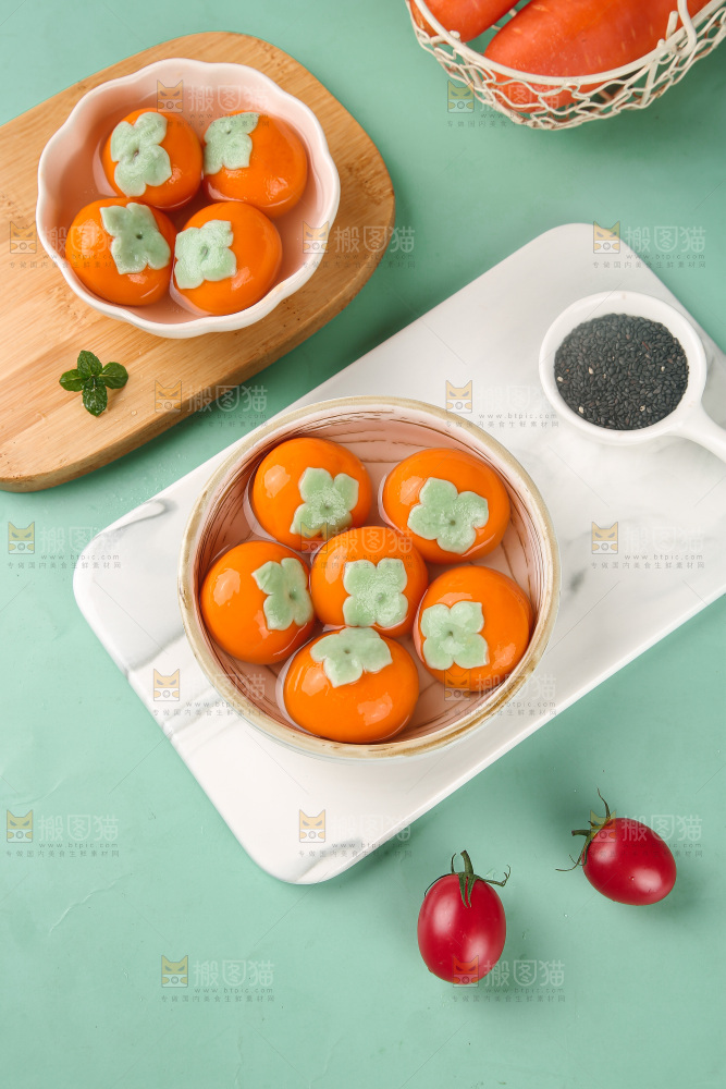 浅底上的柿子汤圆