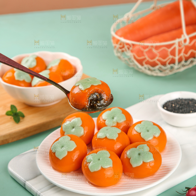 浅底上的柿子汤圆