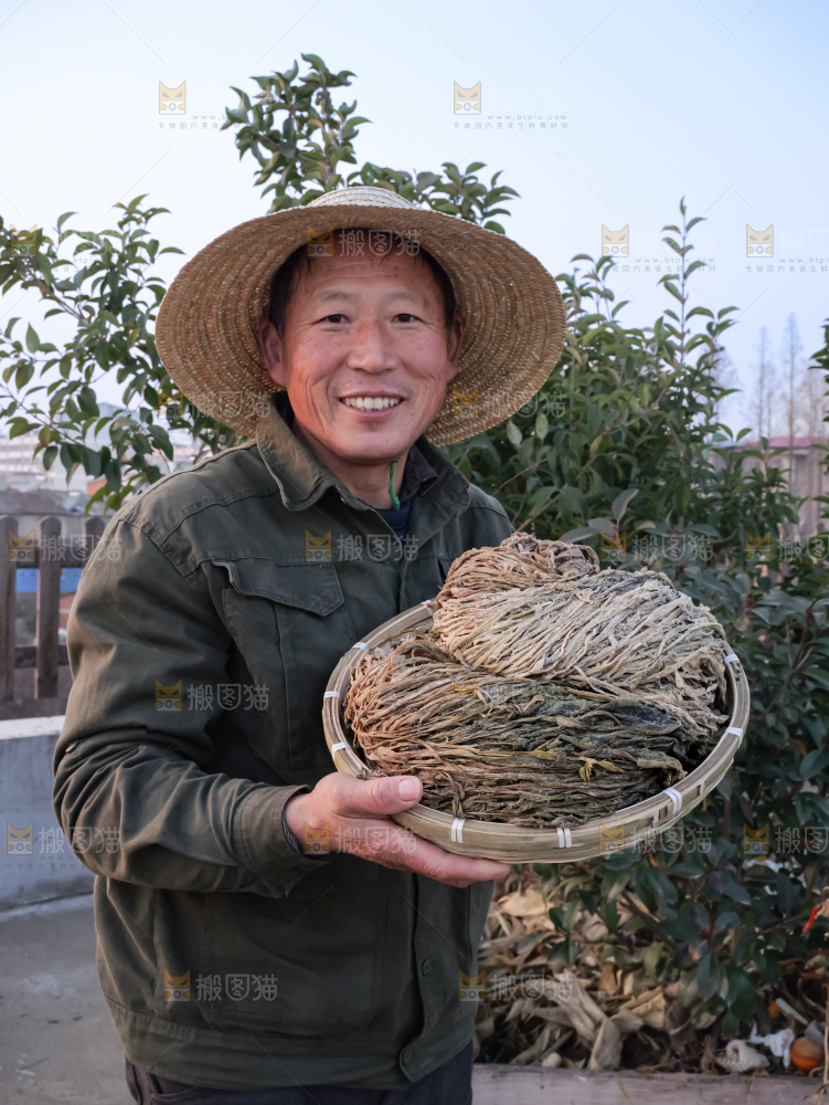 手里拿着梅干菜
