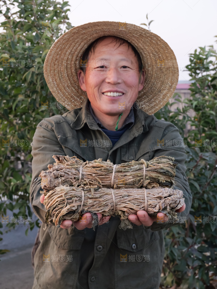 手里拿着梅干菜