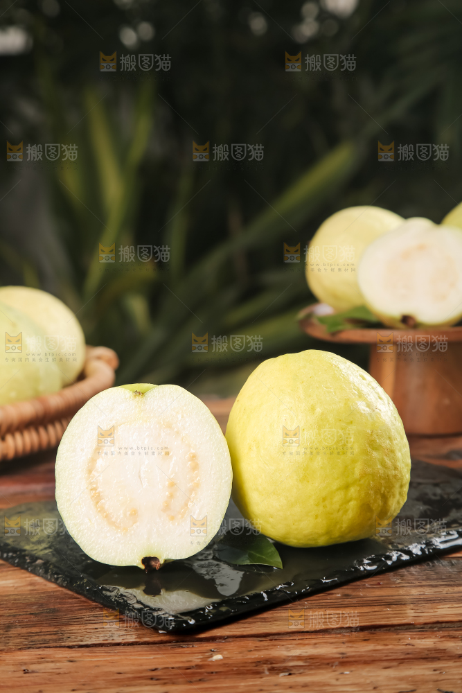 深底上的白心芭乐