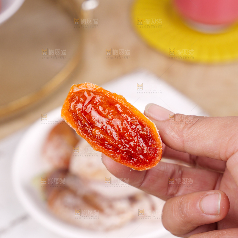 浅底上的吊柿饼