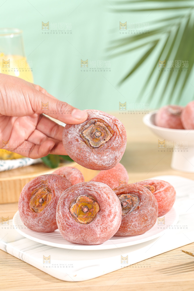 浅底上的圆柿饼
