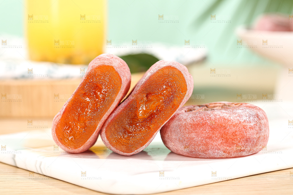浅底上的圆柿饼