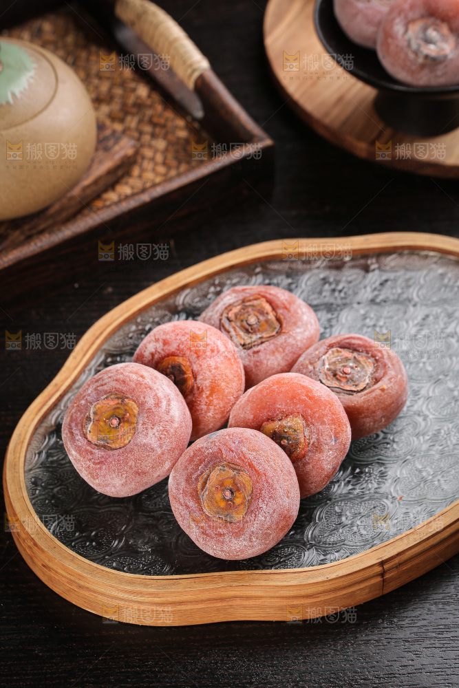 深底上的圆柿饼