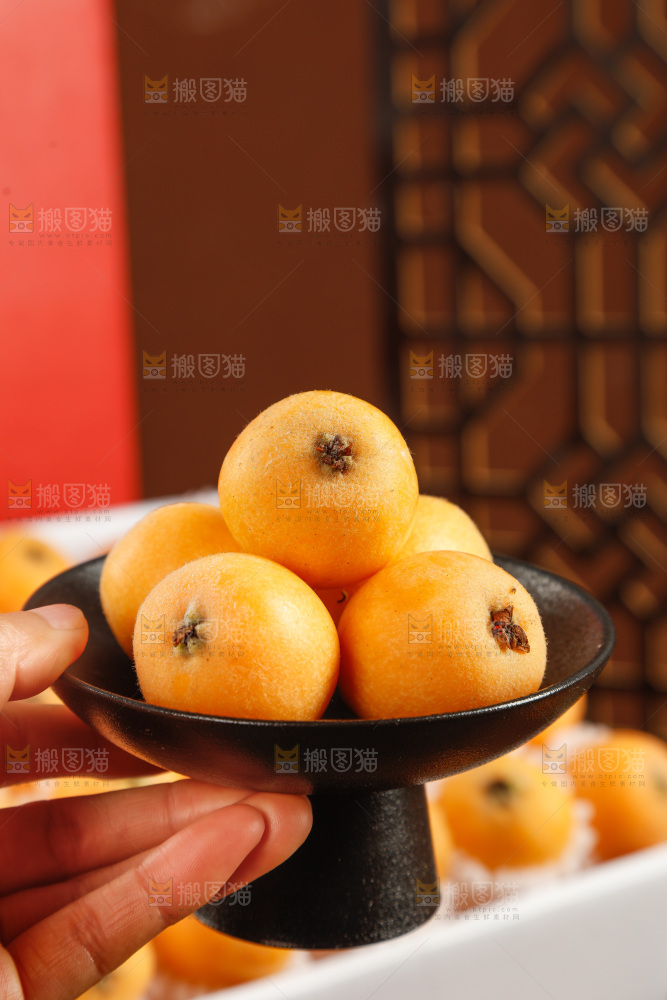 礼盒装的枇杷