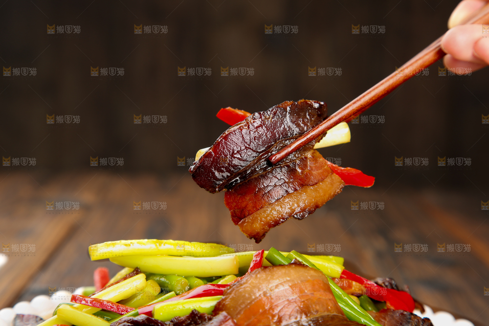 腊肉炒蒜苔