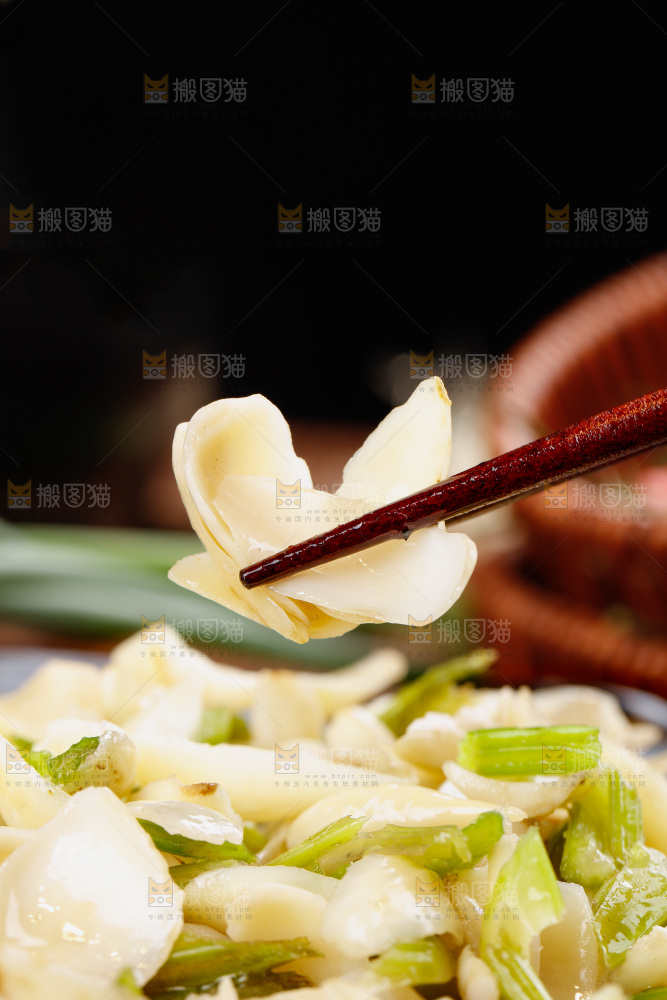 芹菜炒百合