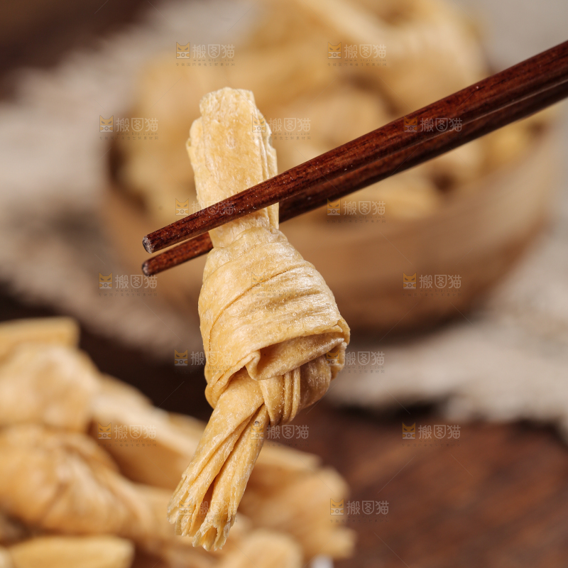 深底上的豆结