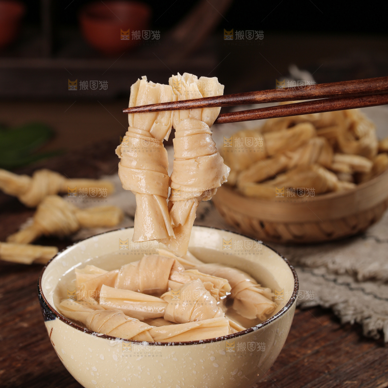 深底上的豆结