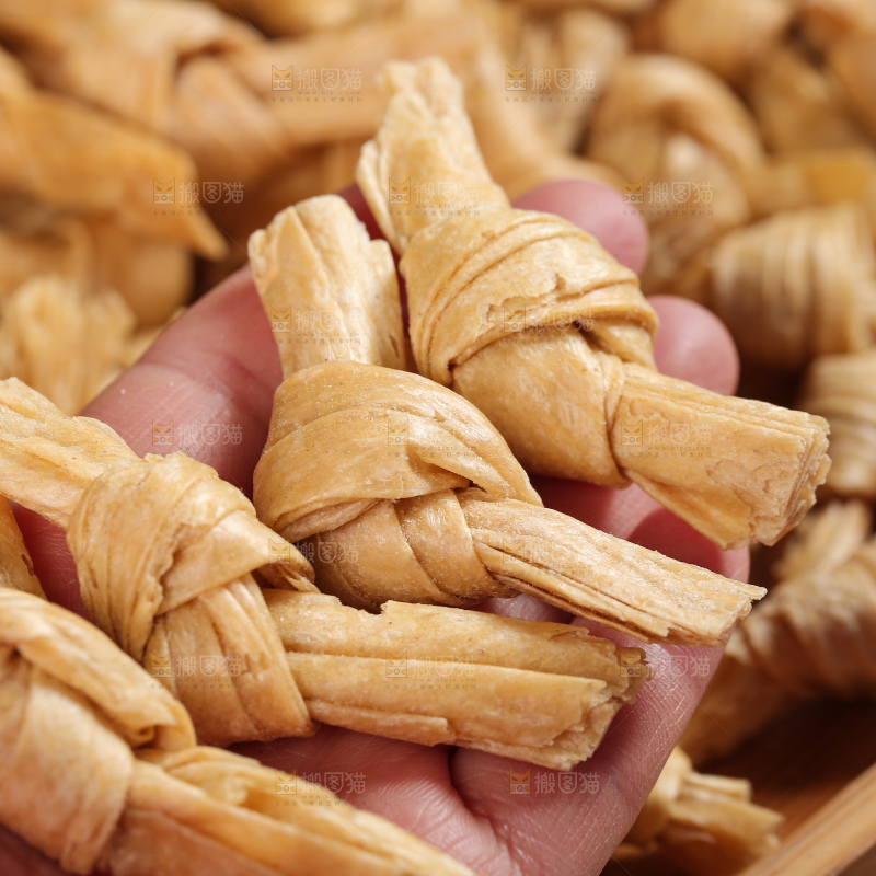 深底上的豆结