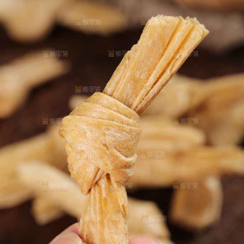 深底上的豆结