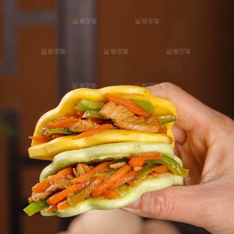 荷叶饼夹肉丝