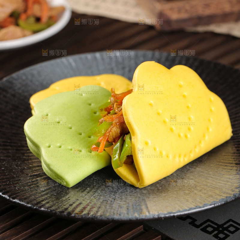 荷叶饼夹肉丝