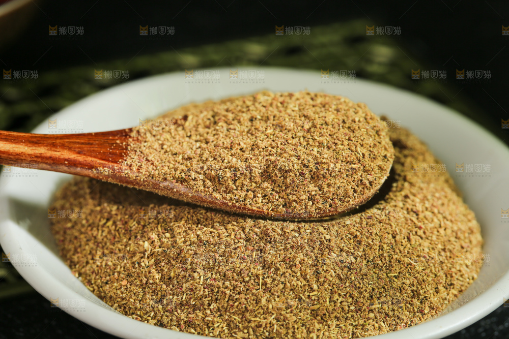 深底上的花椒粉