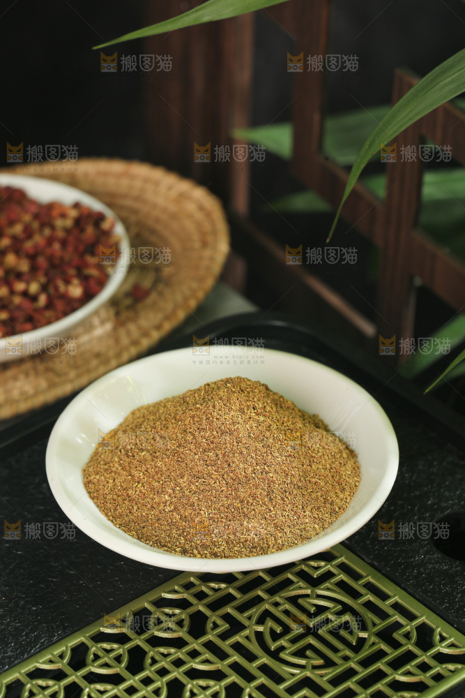 深底上的花椒粉