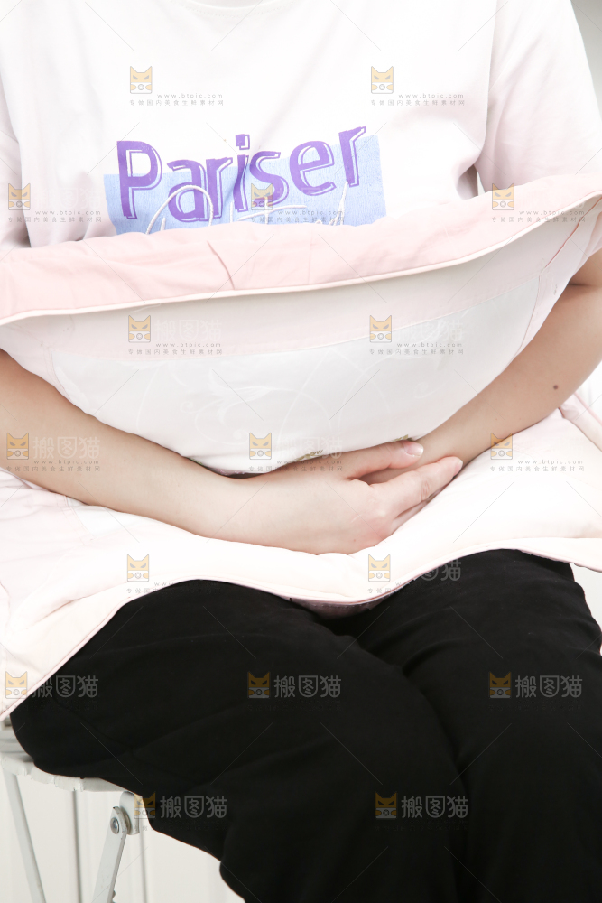女生不舒服