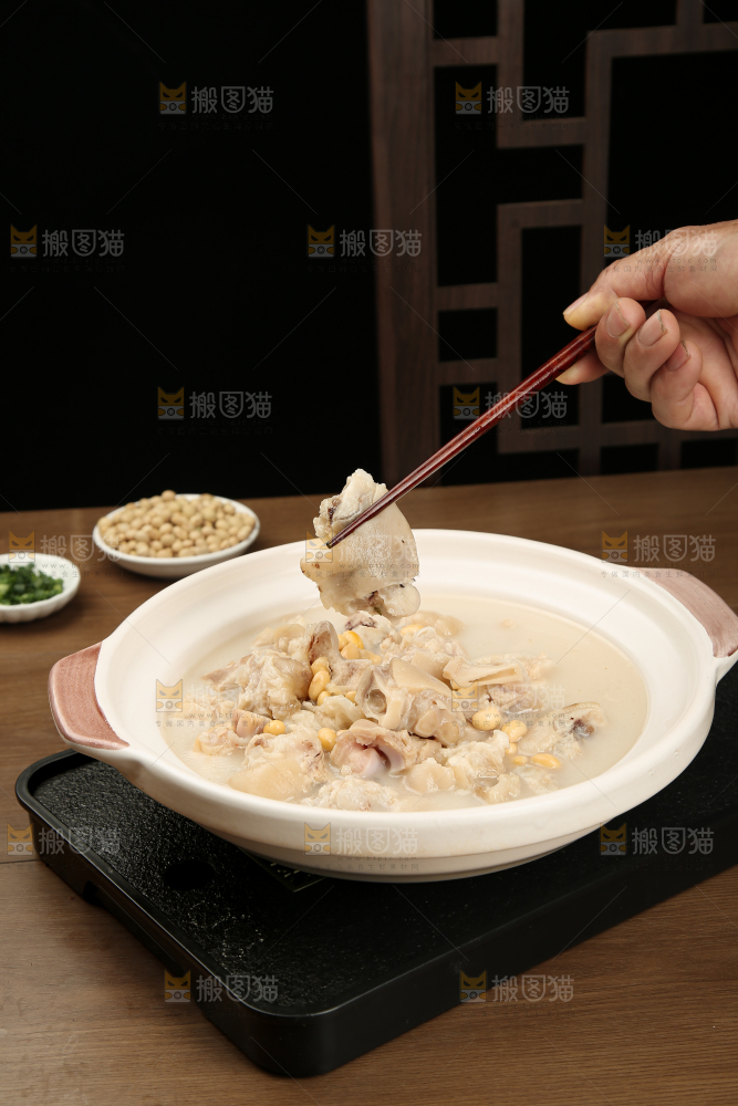 猪蹄炖黄豆