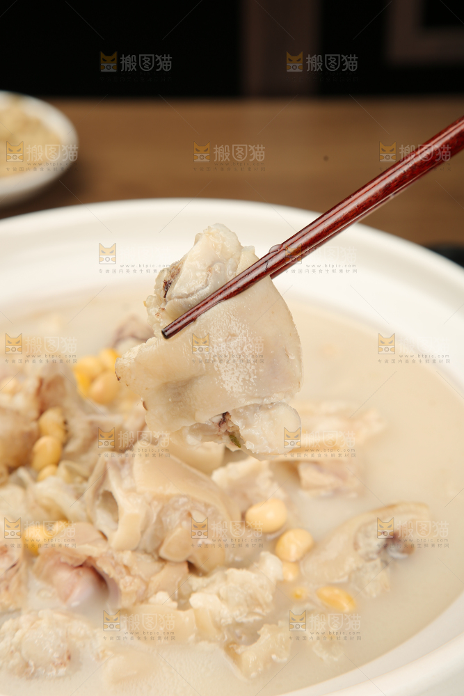 猪蹄炖黄豆