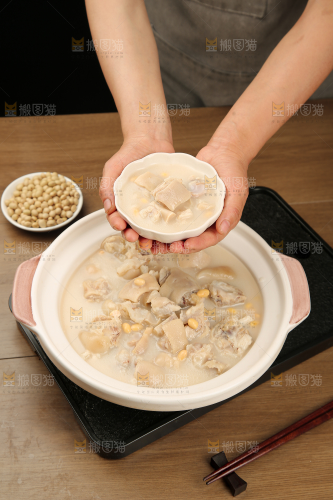 猪蹄炖黄豆