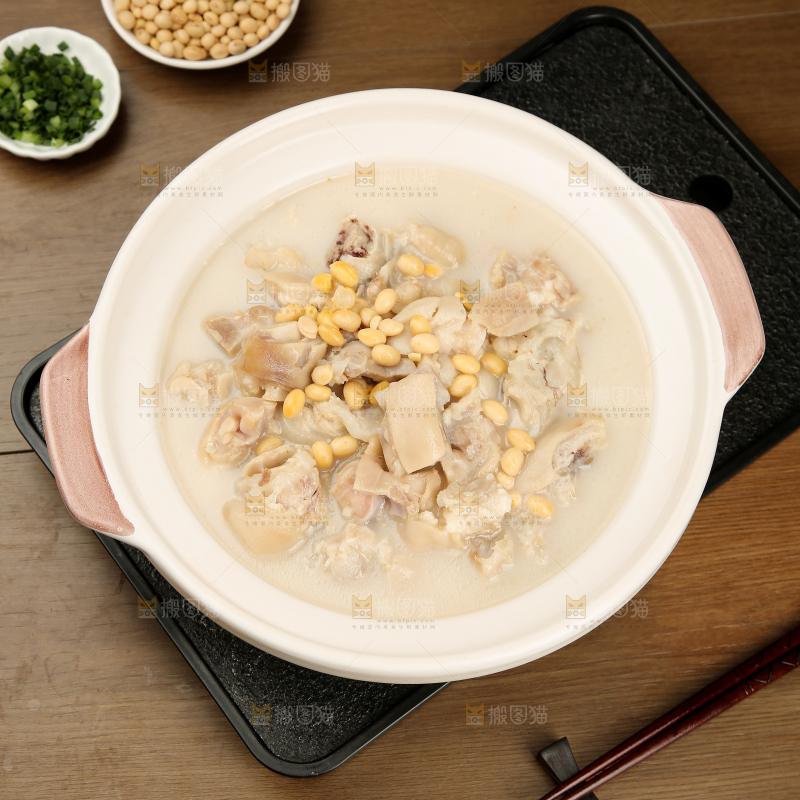 猪蹄炖黄豆