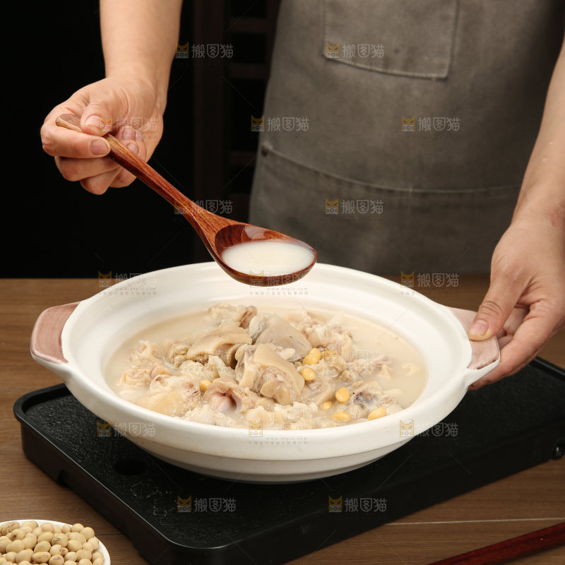 猪蹄炖黄豆