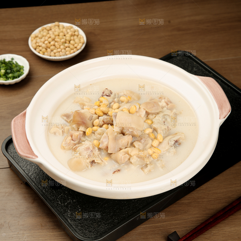 猪蹄炖黄豆
