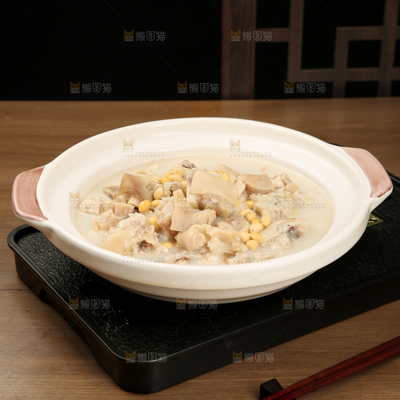 猪蹄炖黄豆